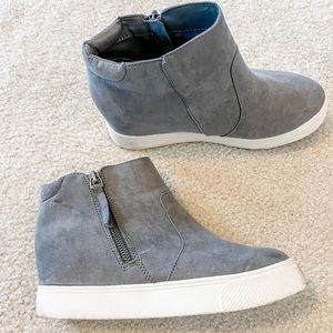 Gray wedge sneaker